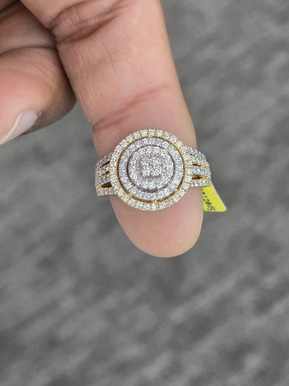 Real Diamknd 10kt Two-Tone Diamond Halo Statement Ring - White & Yellow